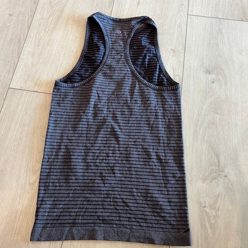Lululemon Run: Swiftly Tech Tank Size 2 - image 4